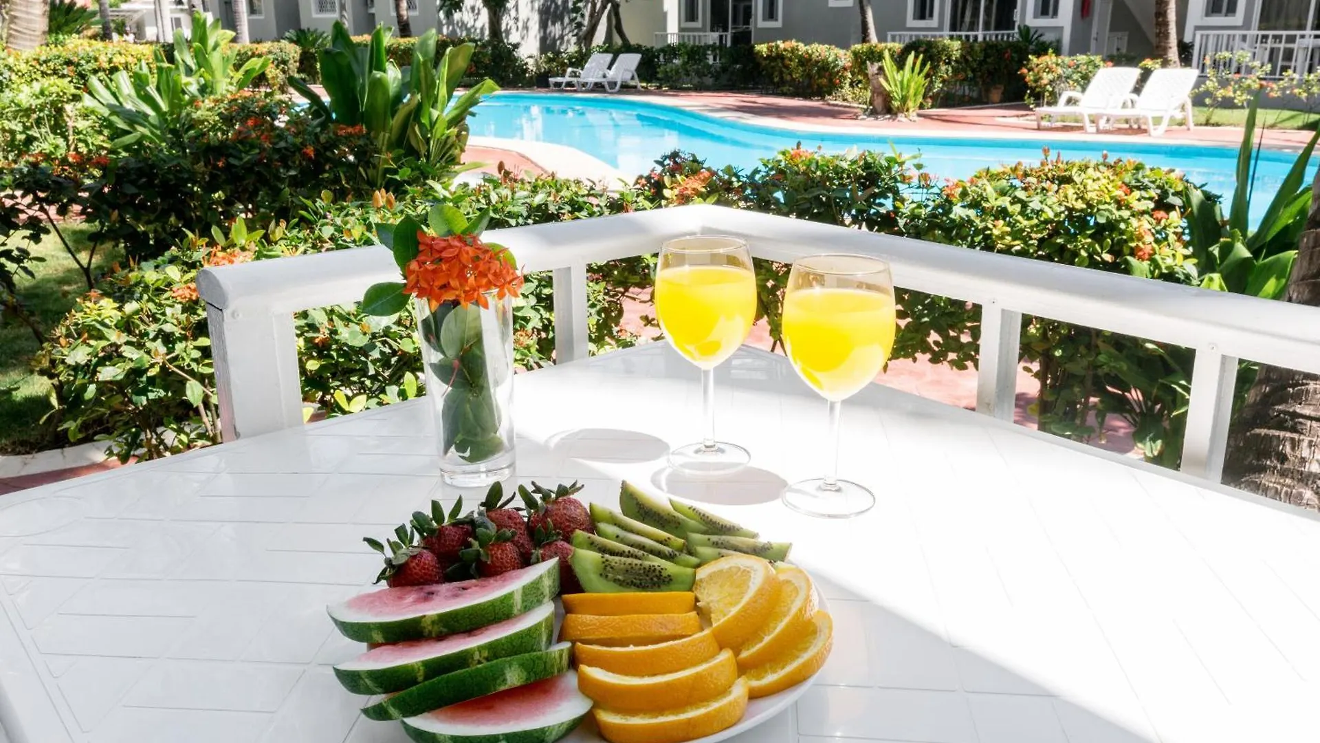 Tropicana Suites Deluxe Beach Club And Pool - Playa Los Corales Punta Cana