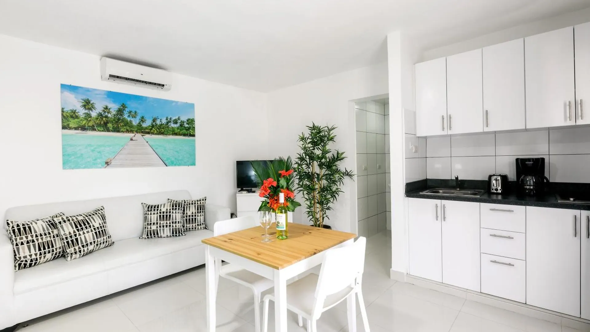 Tropicana Suites Deluxe Beach Club And Pool - Playa Los Corales 蓬塔卡纳 5*,