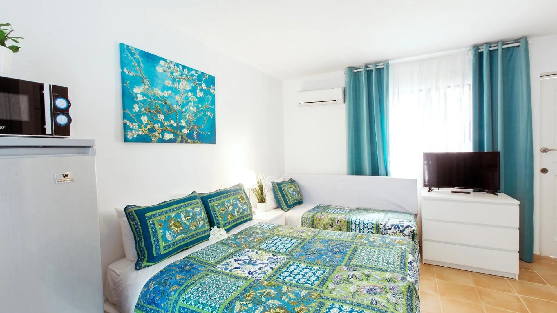 Tropicana Suites Deluxe Beach Club And Pool - Playa Los Corales 蓬塔卡纳 5*,
