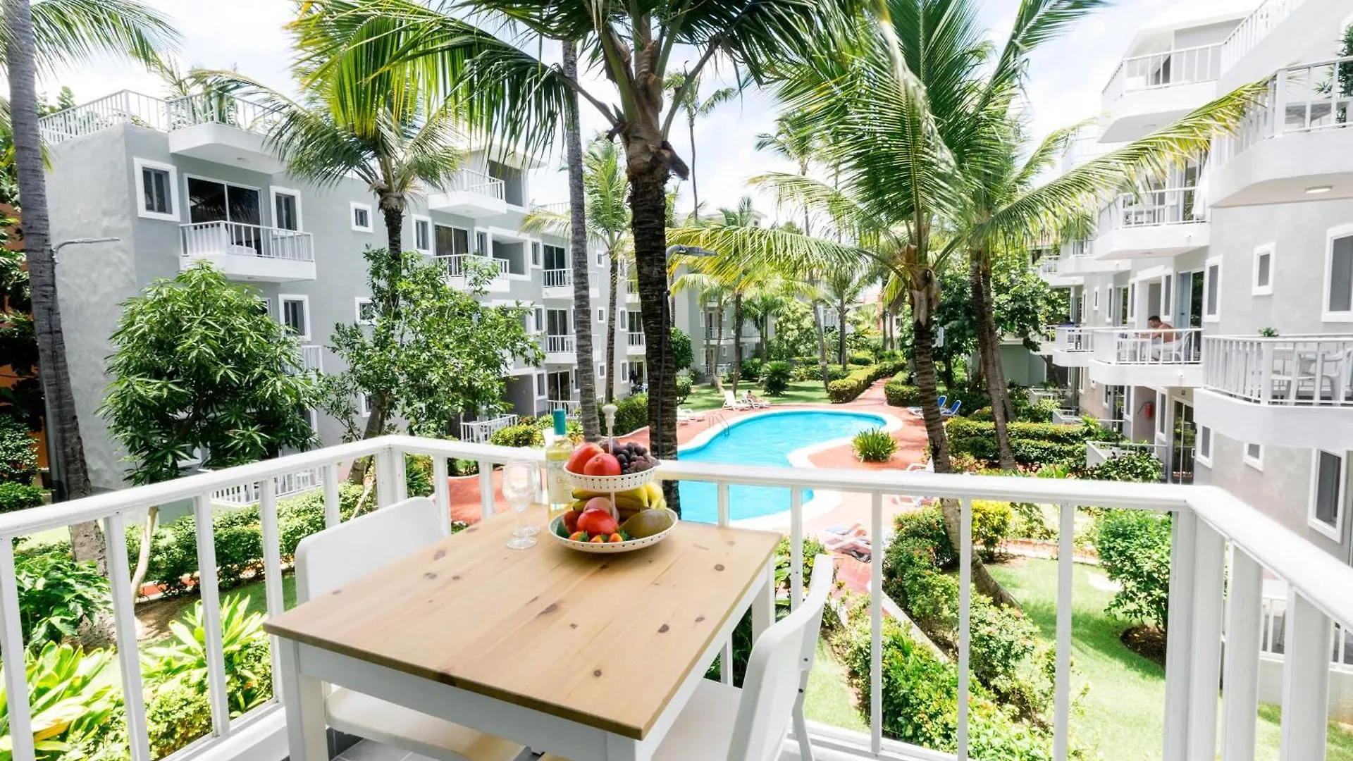 Tropicana Suites Deluxe Beach Club And Pool - Playa Los Corales 蓬塔卡纳